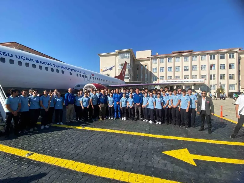 Antalya'daki Uçak Okulunda Öğrencilerle Buluşan Astronotlar Uzay Çalışmalarını Anlattı