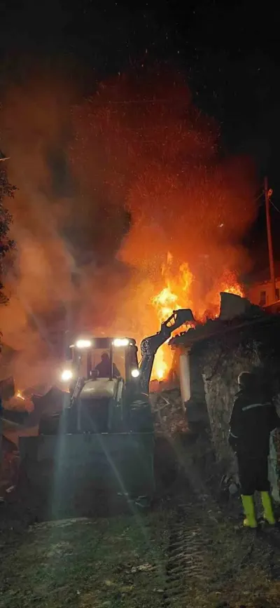 Sivas İmranlı'da Müstakil Ev Çıkan Yangında Kullanılamaz Hale Geldi