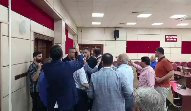 Adana Yüreğir Belediye Meclisinde CHP Üyeleri Arasında Yumruklu Tartışma