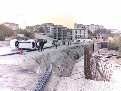 Karabükte Yol Çalışmasını Fark Etmeyen Sürücü Şarampole Devrildi