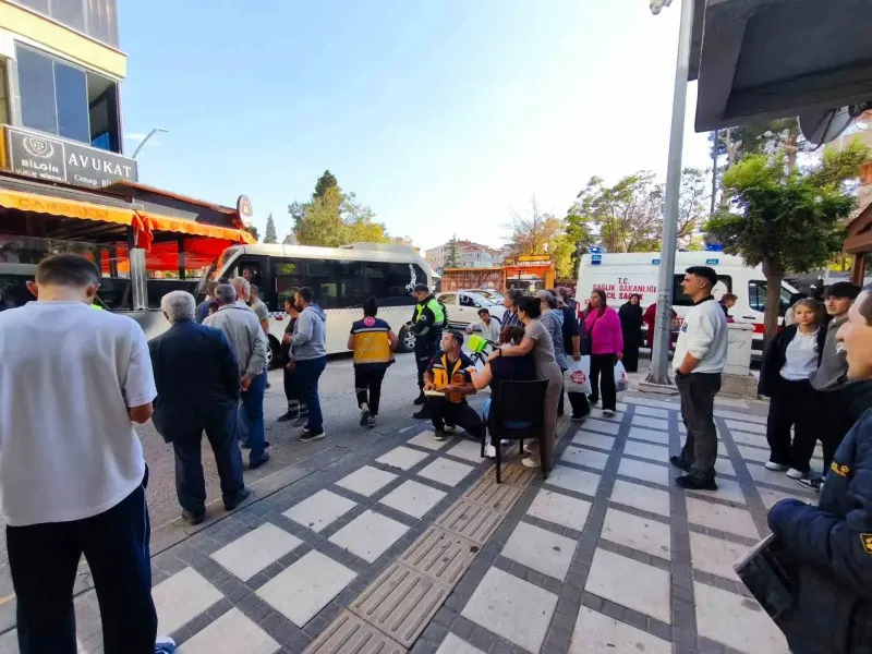 Edirne Keşan'da Minibüsün Çarptığı İki Yaya Yaralandı