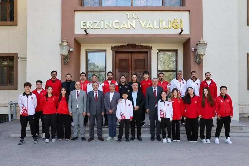 Erzincan Valisi Aydoğdu Başarılı Genç Sporcuları Makamında Ağırladı