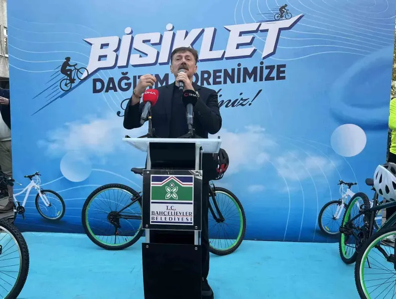 Bahçelievler Belediyesi Tarafından Düzenlenen Törende Yüz Çocuğa Bisikletleri Teslim Edildi