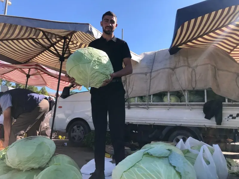 Erzincan Pazarında Kışlık Lahanalar Tezgahları Süsledi