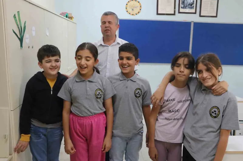 Görme Engelli Öğretmen Alpay Şahin Öğrencilerine Işık Oluyor
