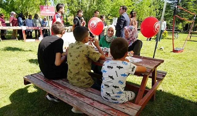 Koruyucu aileler çocuklara sıcak yuva olmaya devam ediyor