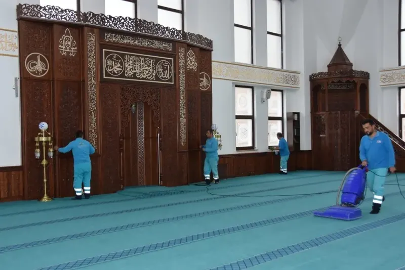 Kocasinan Belediyesi İbadethaneleri Gül Suyuyla Temizliyor