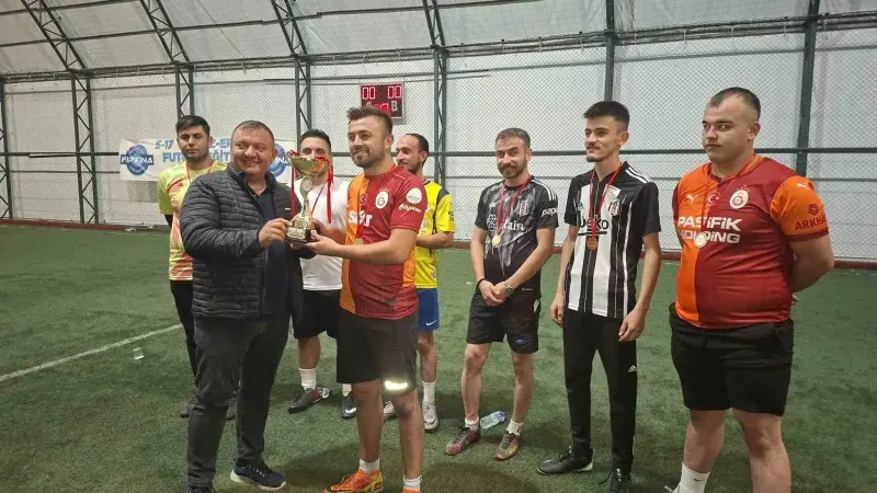 Hisarcik Ilcesinde Duzenlenen Halı Saha Futbol Turnuvasında Sampiyon Bell Oldu