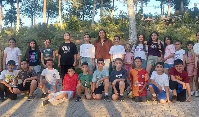 Sarıgöl'de 4 yıl boyunca okuttuğu eski öğrencileriyle buluştu