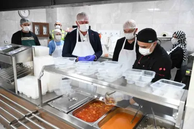 Karacabey Belediyesi Sosyal Yardımlarla Dayanışmayı Büyütüyor