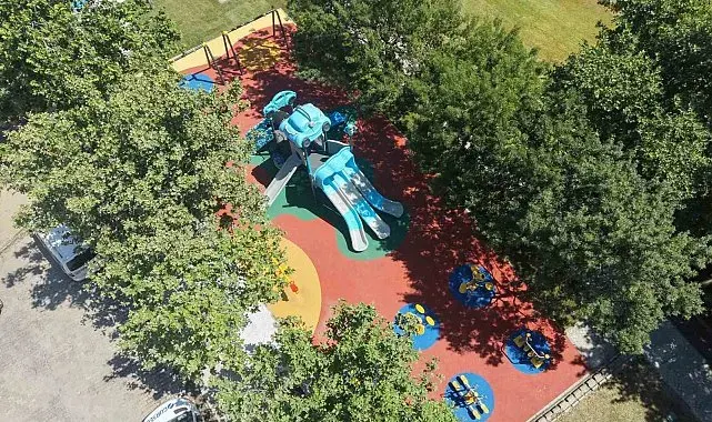 Esenyurt'ta parklar yenileniyor, çocuklar güvenle oynuyor