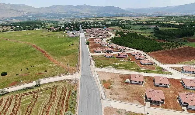 Doğanşehir Yolkoru'da tozlu yol tarihe karıştı