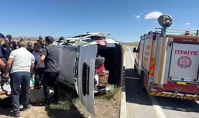 Van'da araçlar çarpıştı: 8 yaralı