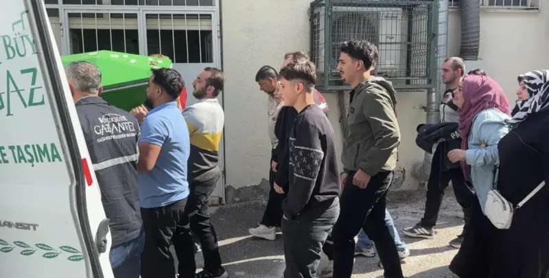 Gaziantep'te Bıçaklı Kavgada Hayatını Kaybeden Muhammed Salih'in Cenazesi Ailesine Teslim Edildi