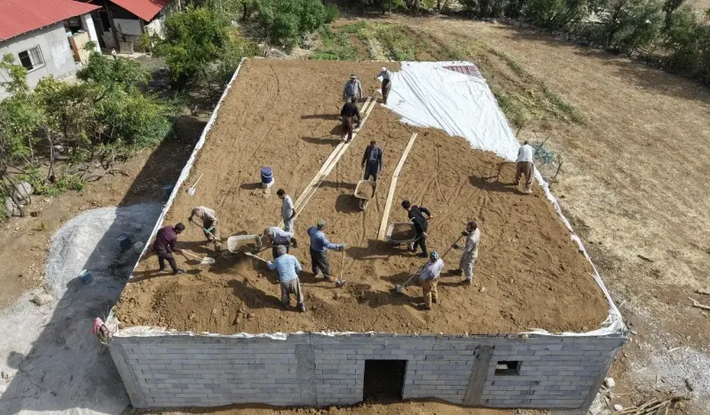 Hakkari Derecik'te İmece Usulü Ev İnşaatı: Komşular Seferber Oldu