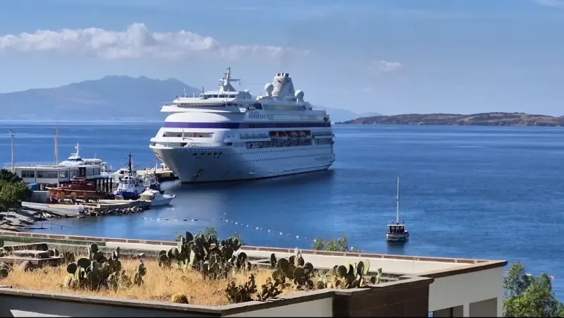 Palau Bayraklı Kruvaziyer Astoria Grande Bodrum'a Demir Attı