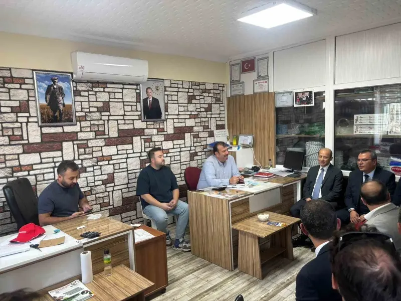 Kütahya Gediz'de Üreticilere 95 Baş Gebe Damızlık Büyükbaş Hayvan Dağıtıldı