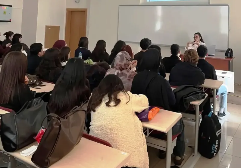 Kütahya'da Üniversiteli Genç Kadınlara Güvenli İlişkiler Eğitimi