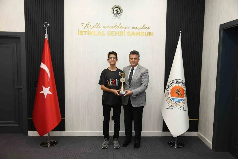 Samsunlu Genç Dron Şampiyonundan Başkan Doğan’a Ziyaret