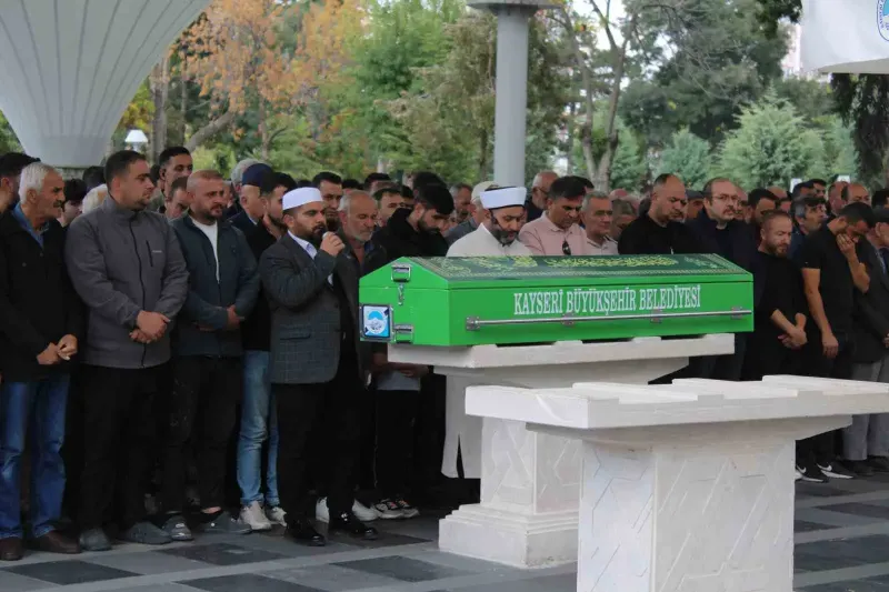 Kayseri'de Ağaçtan Düşen 56 Yaşındaki Öğretmen Hayatını Kaybetti