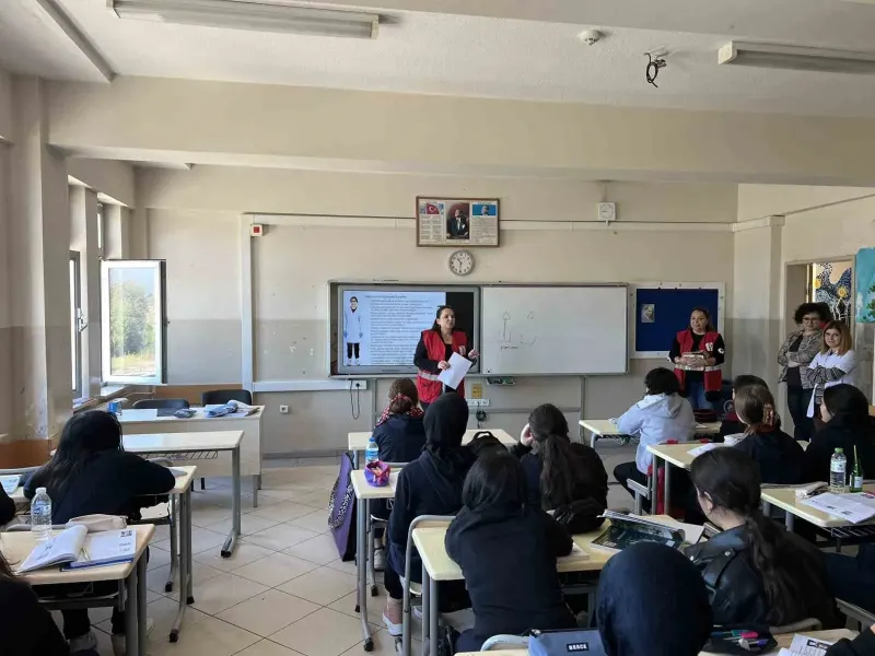 Düzce Mevlana Kız Mesleki Ve Teknik Anadolu Lisesi Öğrencilerine Kızılay Haftası Bilgilendirmesi
