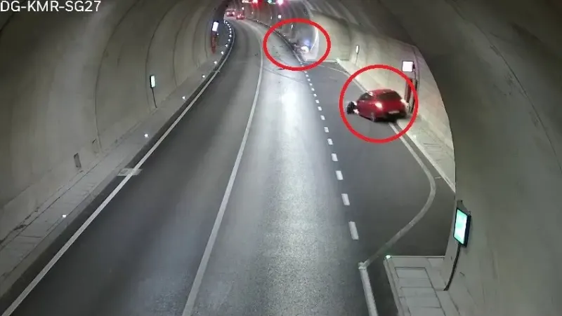 Bursa'da Dehşet Anları: Otomobilin Çarptığı Motosiklette Baba Öldü, Oğlu Yaralandı