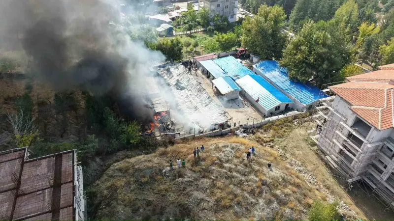 Malatya'da Şantiye Konteynerlerinde Çıkan Yangın Korkuttu