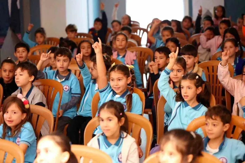 Merkezefendi Kent Tiyatrosu 'Roni’nin Zamanı' Kukla Gösterisiyle Çocukları Buluşturdu