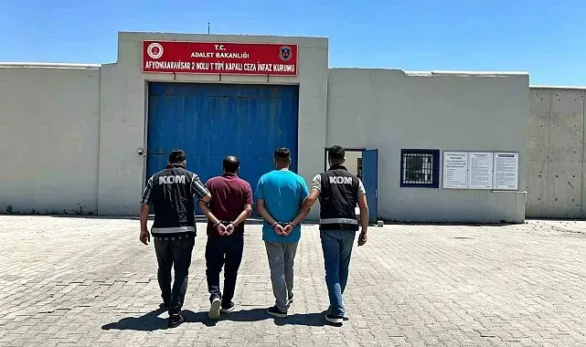 Kaçakçılık suçundan aranan 2 şahsı polis yakaladı