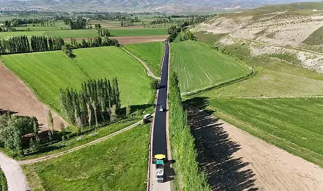 25 köyün ulaşımını sağlayan İspir grup yolu asfaltlanıyor