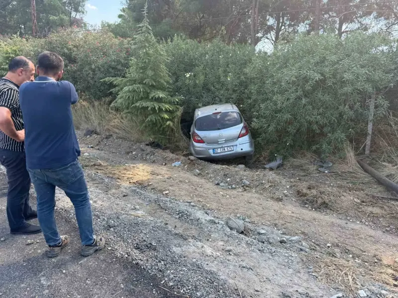 Antalya’da Kontrolden Çıkan Otomobil Şarampole Devrildi