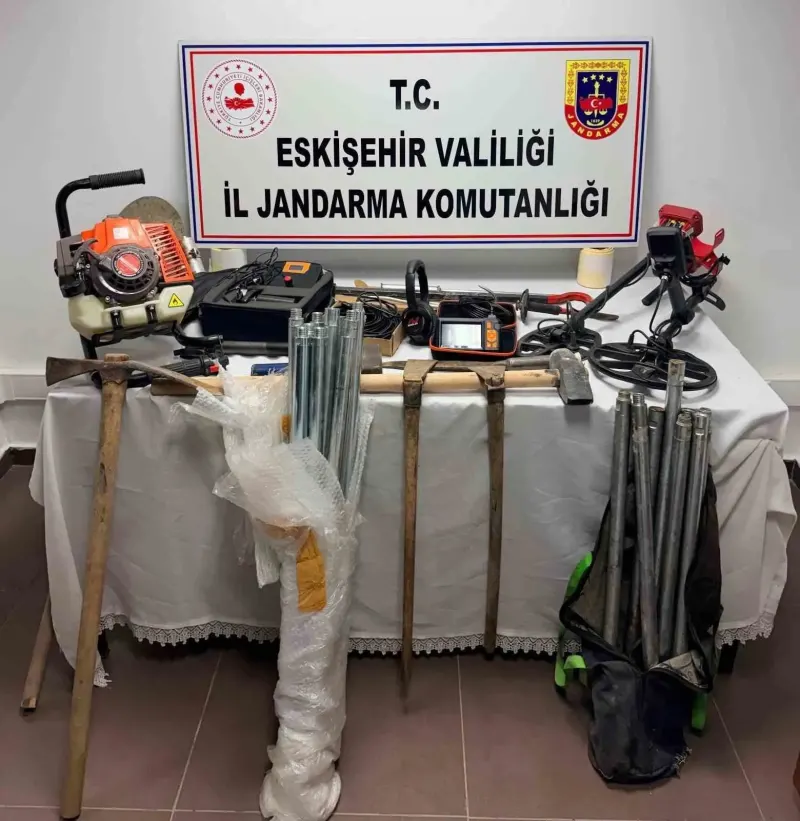 Eskişehir'de Kaçak Kazı Operasyonunda Beş Şüpheli Suçüstü Yakalandı