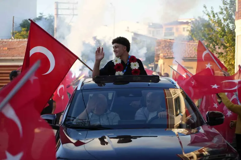 Balkan Şampiyonu Genç Güreşçi Edirne'de Coşkuyla Karşılandı