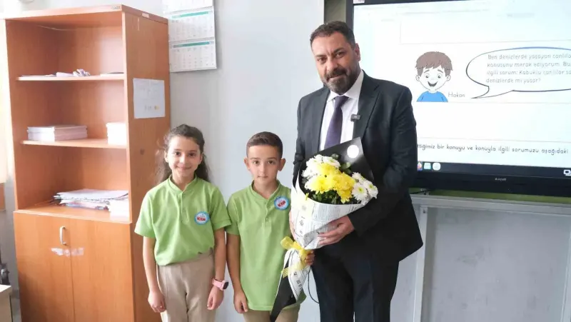 Yozgat'ta Minik Başkan Seçim Vaadini Yerine Getirerek Belediye Başkanını Sınıfında Ağırladı