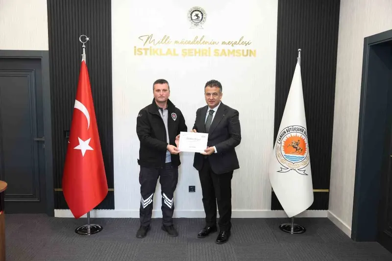 Samsun Büyükşehir Belediyesi’nde Hayat Kurtaran Güvenlik Görevlisine Başkan Doğan’dan Ödül