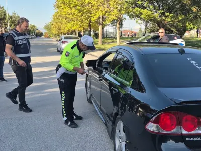 Eskişehir'de Ekiplerden Okul Çevreleri Ve Servis Araçlarına Sıkı Denetim