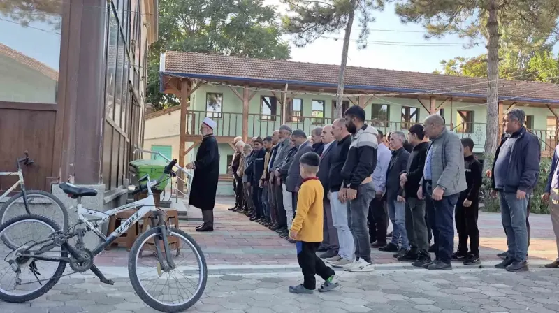 Eskişehir'de Yeğeni Tarafından Öldürülen Muhammed Aslanoğlu Son Yolculuğuna Uğurlandı