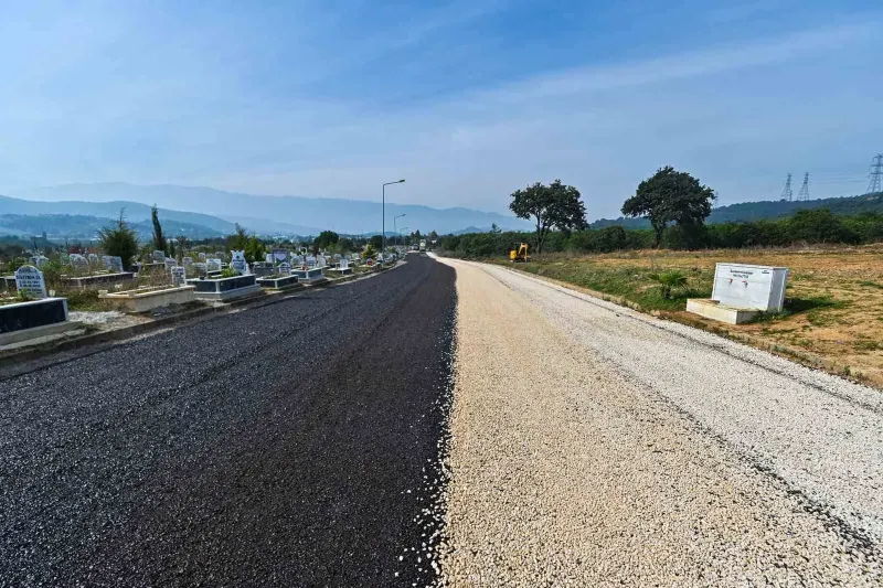 Bursa Büyükşehir Belediyesi Erdoğanköy Kent Mezarlığı Yollarını Yeniledi