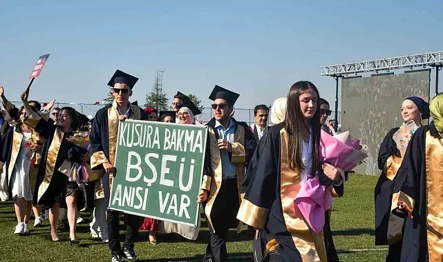 BŞEÜ'de mezuniyet coşkusu
