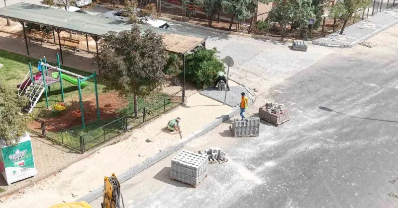 Şehitkamil Belediyesi Tarafından İlçede Kaldırım Yenileme Çalışmaları Sürdürülüyor