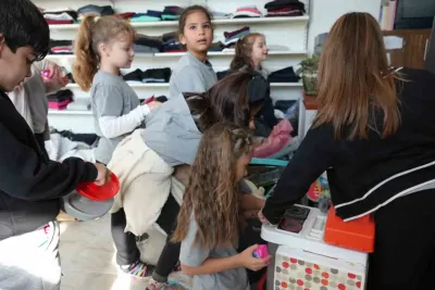 Minik Öğrencilerden Başiskele Belediyesi Hayır Çarşısı’na Anlamlı Bağış