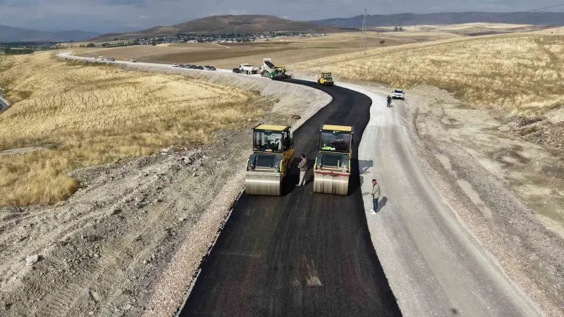 Muş İlinde Köy Yollarının Asfalt Çalışmalarında Sona Yaklaşıldı