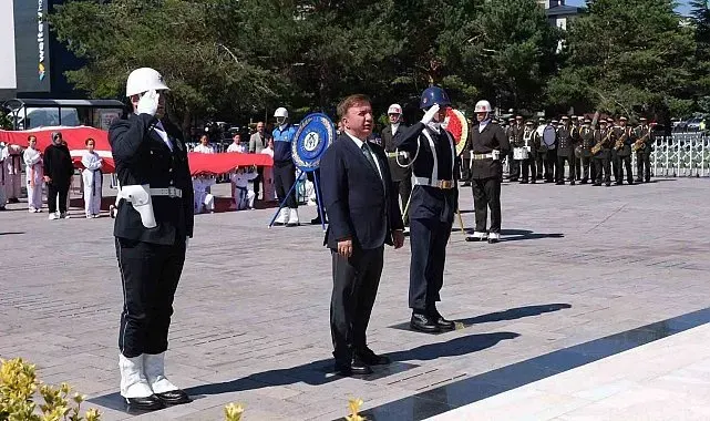 Atatürk'ün Erzincan'a gelişinin 107'nci yılı dolayısıyla tören düzenlendi