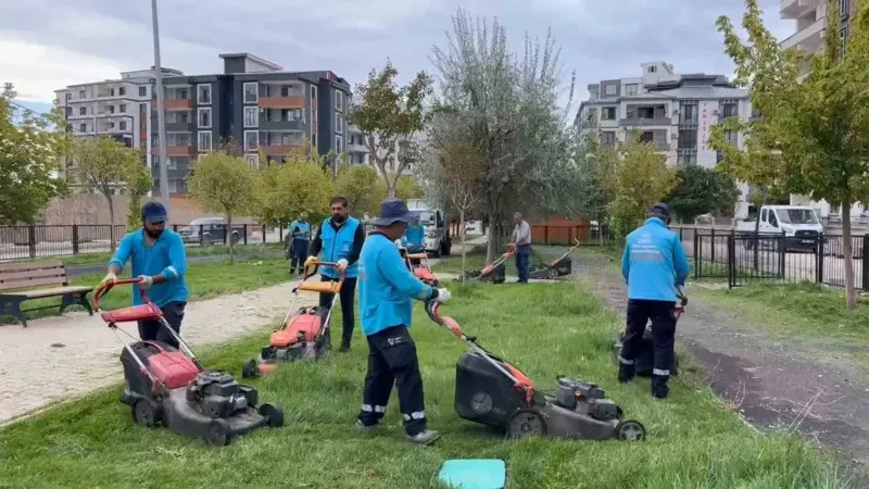 Adıyaman Belediyesinden Park ve Yeşil Alanlarda Sonbahar Temizliği