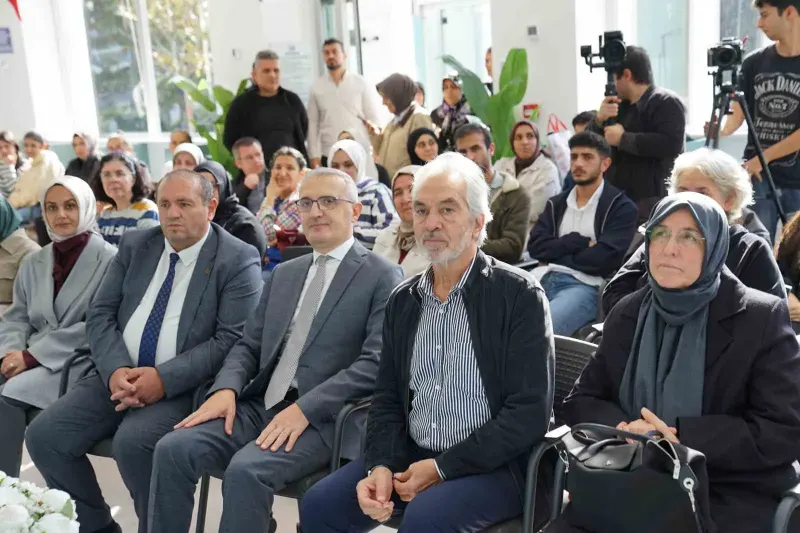 Prof. Dr. İskender Pala, Esenyurt'ta Gençlerle Bir Araya Geldi