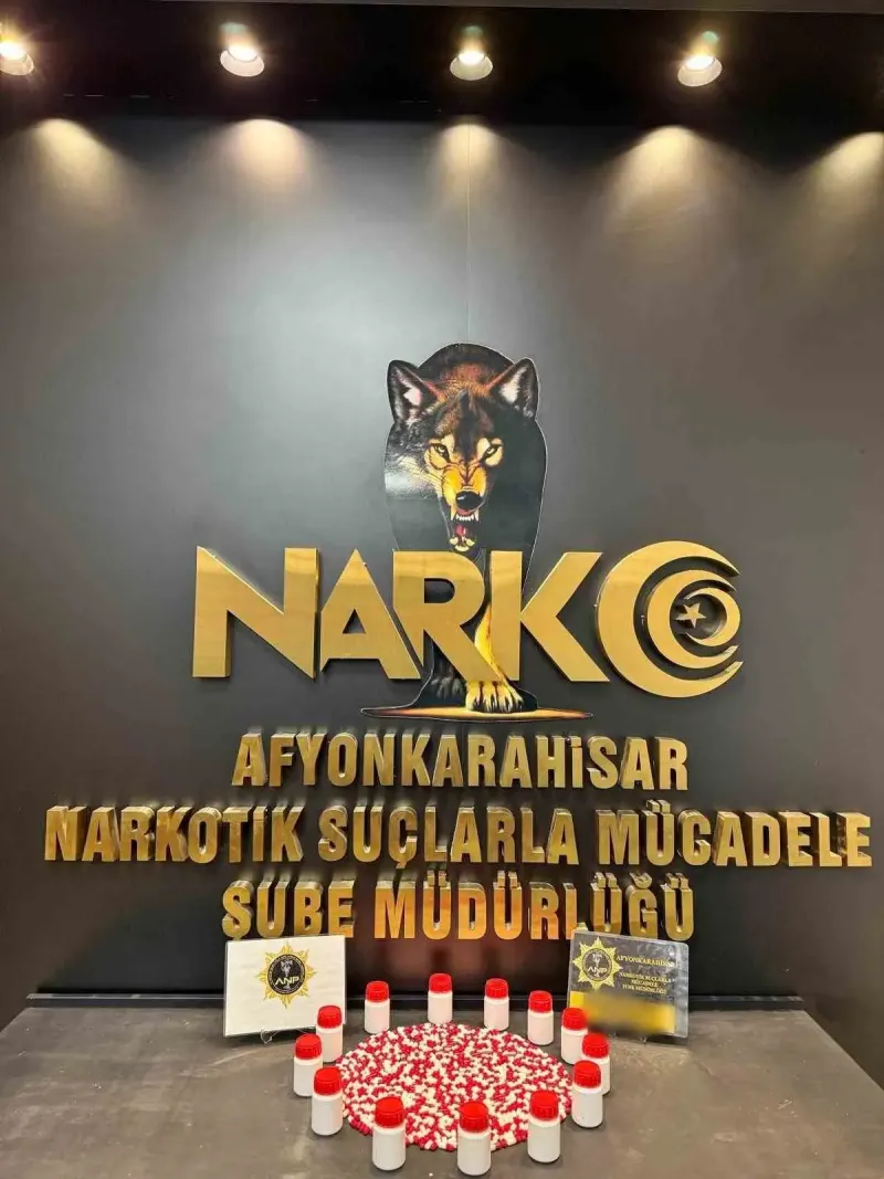 Afyonkarahisar'da Gerçekleştirilen Operasyonda Yüzlerce Uyuşturucu Hap Yakalandı