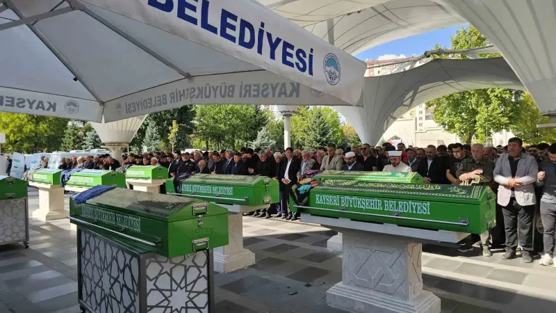 Kayseri’deki Feci Trafik Kazasında Hayatını Kaybeden Üç Kişi Son Yolculuklarına Uğurlandı