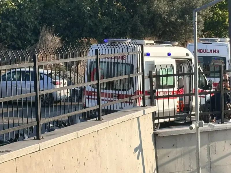 Beylikdüzü'nde Okul Önünde İki Öğrenciye Çarpıp Kaçan Sürücü Aranıyor
