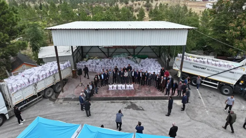 Yeşilyurt Belediyesinden Çiftçilere 60 Ton Arpa Hibesi