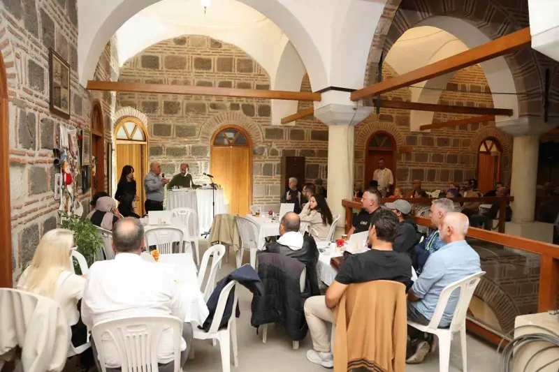 Manisa'da Düzenlenen Şiir Evi Etkinliklerinde Edebiyat Dünyasının Bilinmeyenleri Konuşuldu